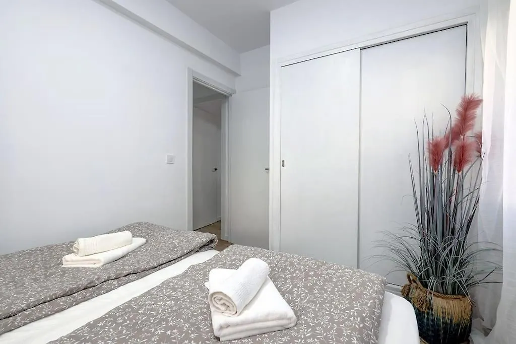 Modern & Vibrant, Urban Holiday Flat Fuengirola Apartment
