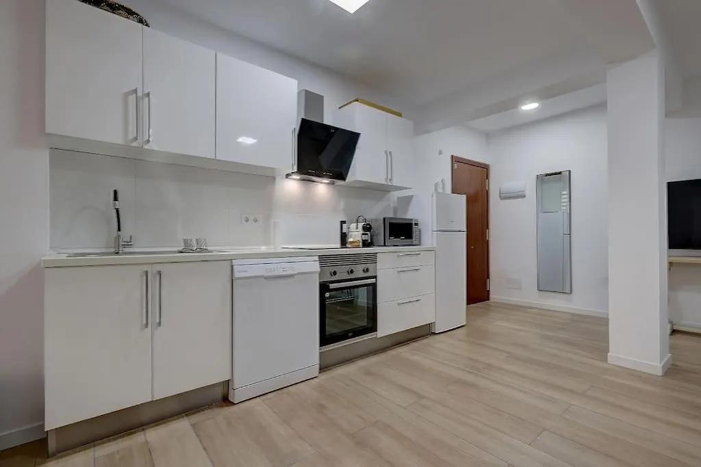 Modern & Vibrant, Urban Holiday Flat Fuengirola