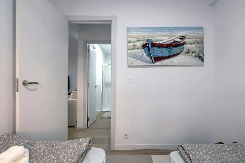 Modern & Vibrant, Urban Holiday Flat Fuengirola