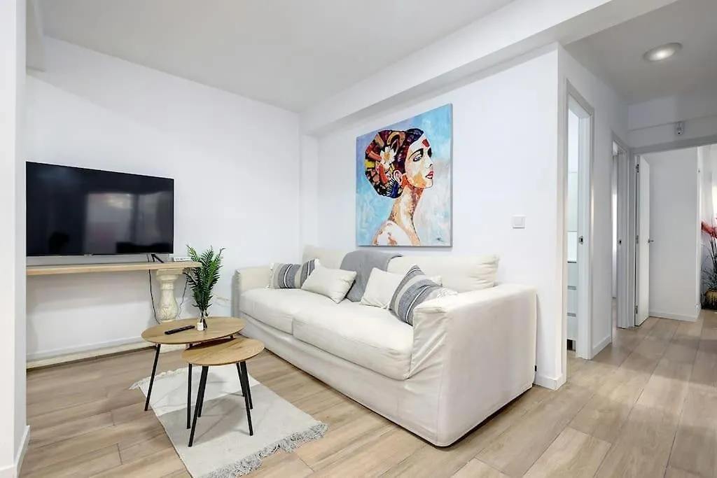 Modern & Vibrant, Urban Holiday Flat Fuengirola Apartment