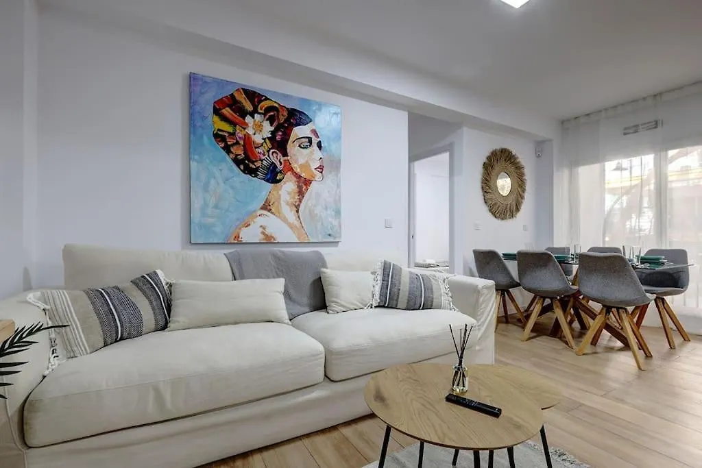 Modern & Vibrant, Urban Holiday Flat Fuengirola